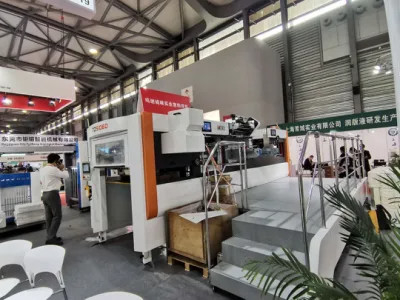 Автомат для резки штемпелюя плашки фольги PLC автоматический с обнажать 1060 x 740mm