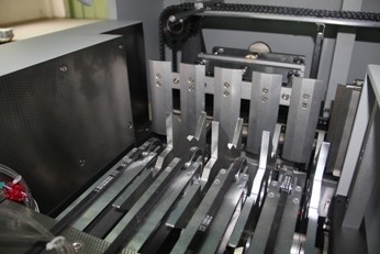 Автоматическая машина кольцевания 1600c/h книги робота 2000C цифров