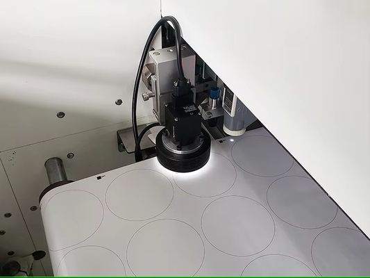 Цифровая рулочная лазерная резачка с максимальной скоростью резки 27 м/мин и максимальной шириной этикетки 330 мм