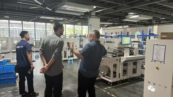 Цифровая рулочная лазерная резачка с максимальной скоростью резки 27 м/мин и максимальной шириной этикетки 330 мм