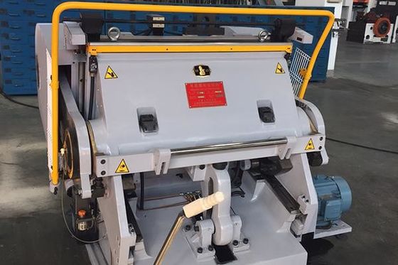 штемпелевать фольги 1040×720mm 5.5KW 22s/Min умирает автомат для резки