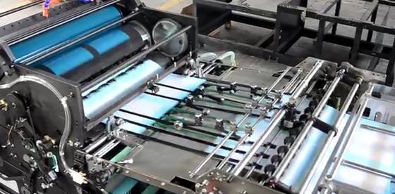 Лакировочная машина небольшого формата 15KW УЛЬТРАФИОЛЕТОВАЯ для слипчивых стикеров
